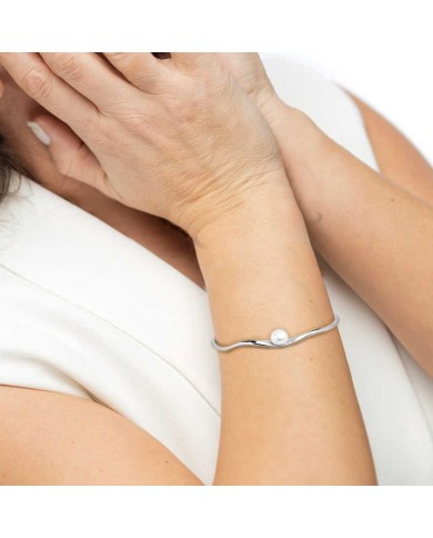 Bracciale rigido a forma organica con perla