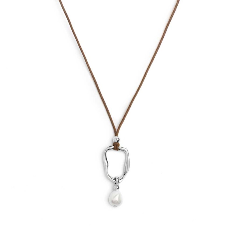 Collana cordino con pendente a forma organica con perla