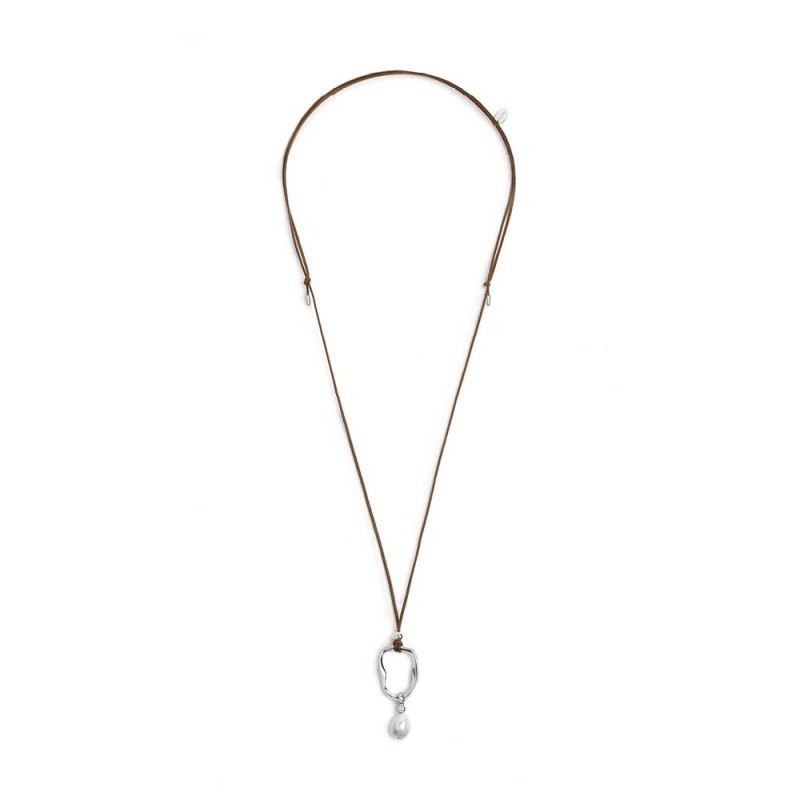 Collana cordino con pendente a forma organica con perla