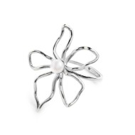 Anello fiore con perla centrale