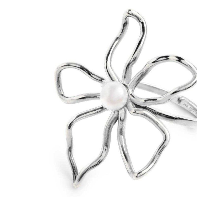 Anello fiore con perla centrale
