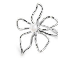 Anello fiore con perla centrale