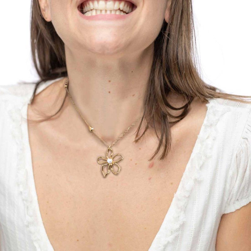 Collana fiore con perla centrale