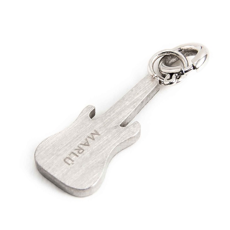 S.S. MATT CHARM GUITAR WITH BLACK ENAMEL S.steel matt charm guitar shape, with black enamel, 14.45 mm with thickness 1.50 mm. Ma