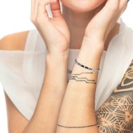 BRACELET WITH HEMATITE AND AGATA Steel chain bracelet with elements in hematite, faceted agate and 4 mm steel rings. Length 19/2