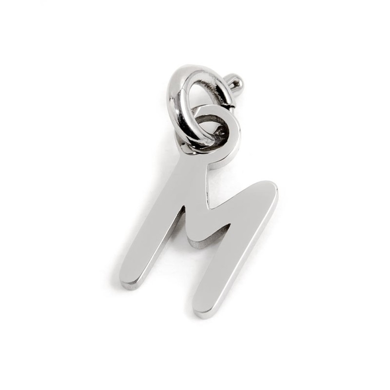 Cavigliere e charm lettera