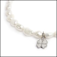 Cavigliera perle di fiume e charm quadrifoglio