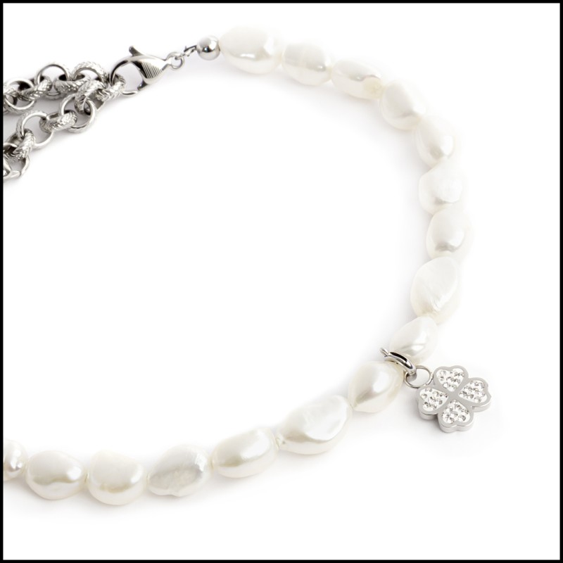 Cavigliera perle di fiume e charm quadrifoglio